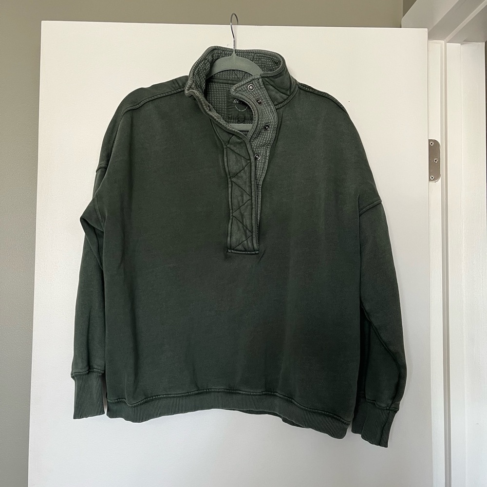 Aerie half button